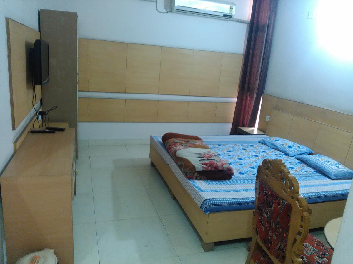 Hotel Palace Hoshiarpur 外观 照片